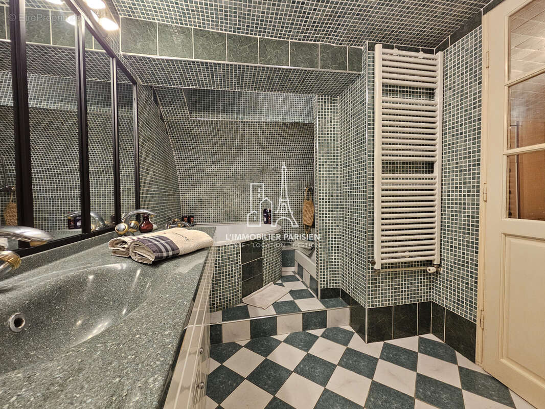 Appartement à PARIS-17E