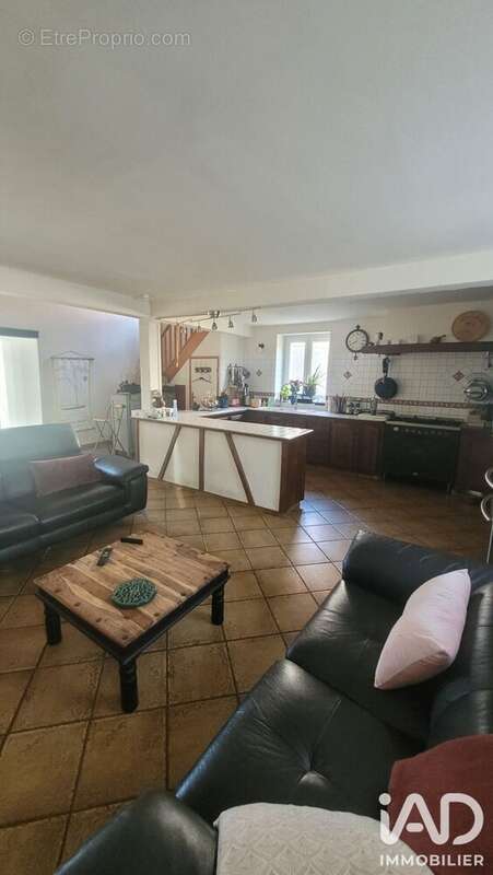 Maison 138 m² à Etrepilly  - photo 4