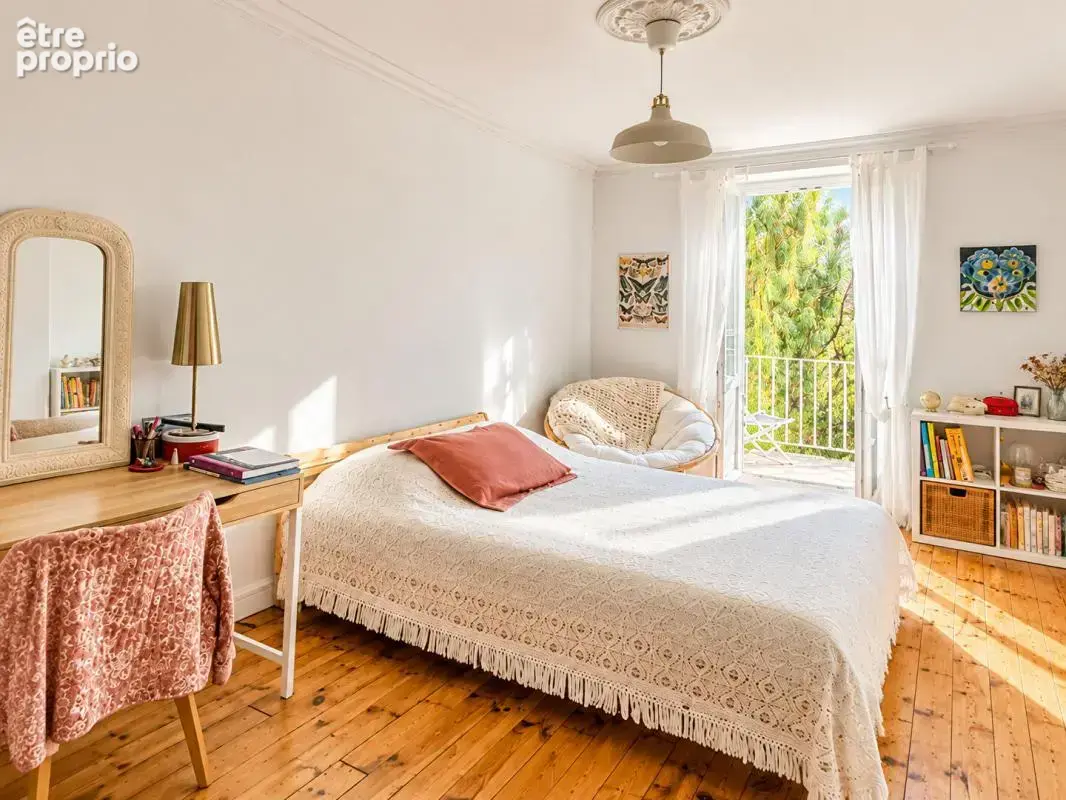 Maison de maître avec piscine et terrain arboré de 1 600 m² - photo 11