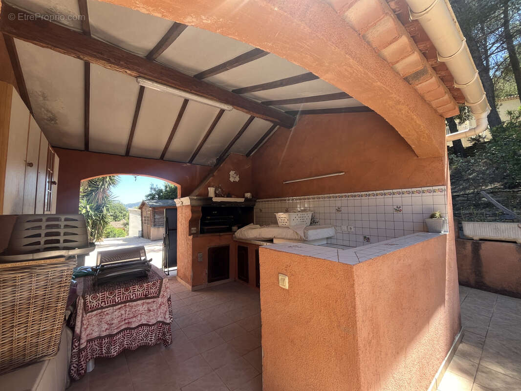 SAINT CYR SUR MER  Charmante maison avec piscine 146 M2 sur 2175 m2 de terrain - photo 12