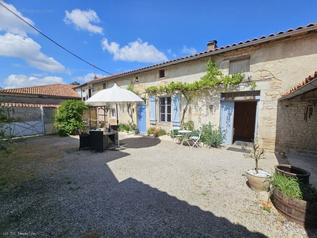 Maison à VILLEFAGNAN