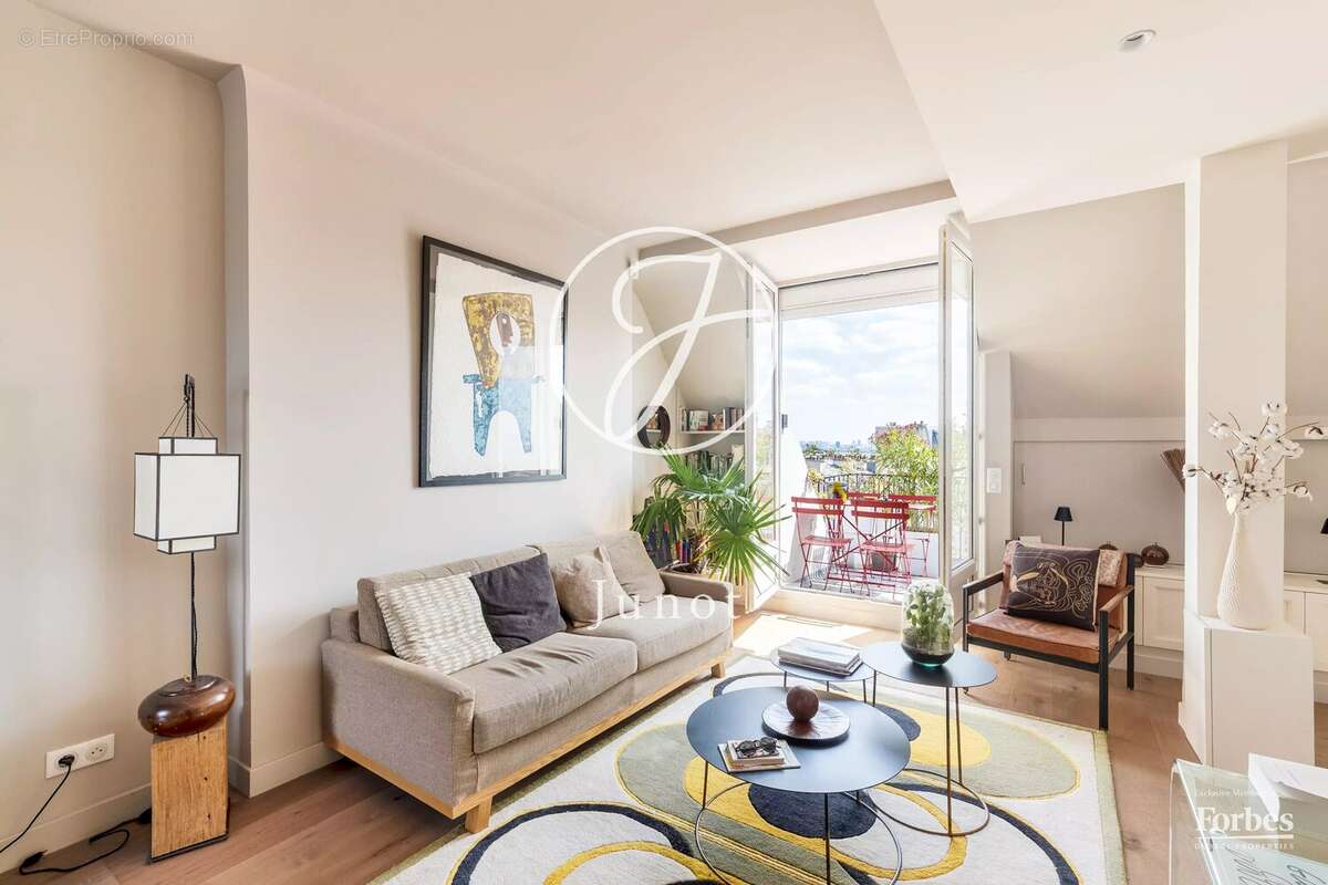 Paris 18e - MONTMARTRE / JARDINS DU SACRÉ-CŒUR -  Grand 2 pièces - 58,09m² Carrez - 60,25m² au sol - Terrasses - Vues dégagées - photo 11