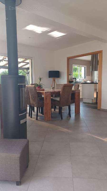 Maison à LA CHAPELLE-CHAUSSEE