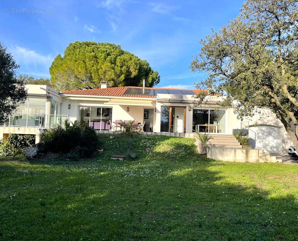 Belle Maison D'architecte de Caractère, 220m2 à vendre à Castelnau le lez sur 2200 m2 de terrain. - photo 3