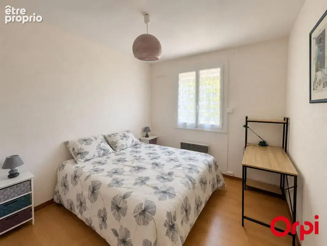 Maison familiale avec 4 chambres, véranda, grand jardin et 3 garages - photo 7