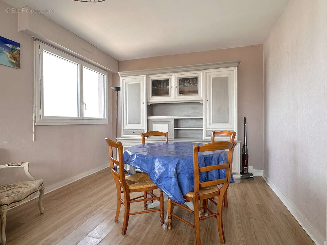 Appartement T4 de 88 m2, 3 chambres, loggia et parking - photo 6
