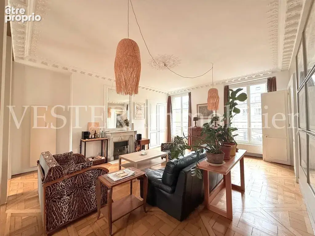 Appartement à PARIS-10E