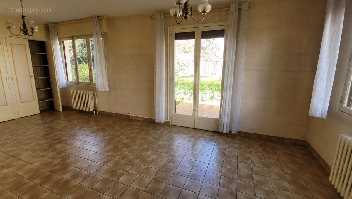 Maison à CORMELLES-LE-ROYAL