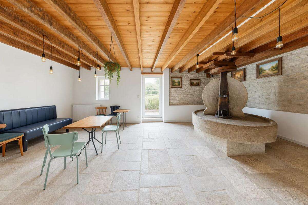 Charme absolu: maison rénovée à Neuville-de-Poitou - photo 6