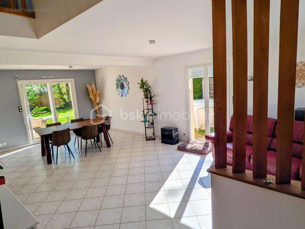 EN EXCLUSIVITÉ – Maison rare sur le marché – 4 chambres – Saint-Germain-du-Pinel – Sans vis-à-vis - photo 12