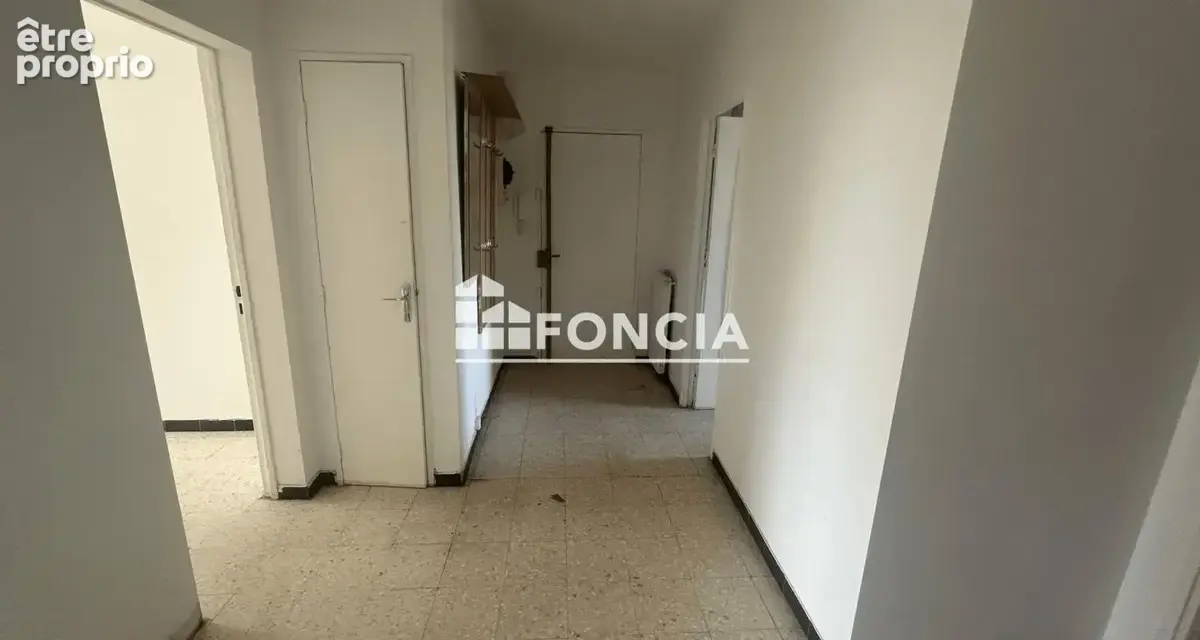 En exclusivité - P3 de 61 m² au 1er étage à Nîmes, avec cave et parking, actuellement libre - photo 3