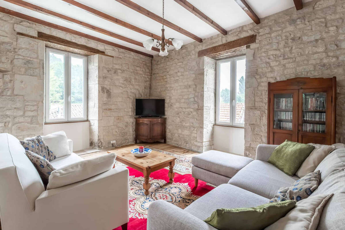 Maison à MONTCUQ
