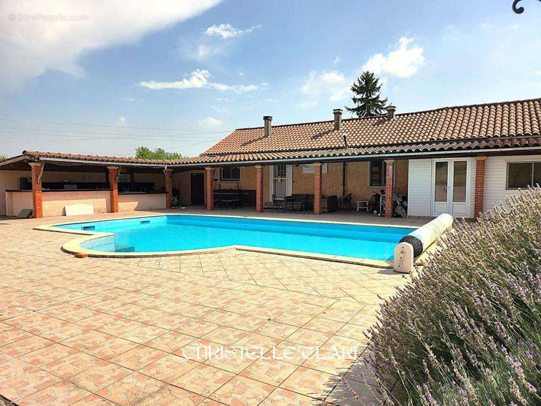 Domaine 374 m² sur terrain de 3,59 ha - photo 6