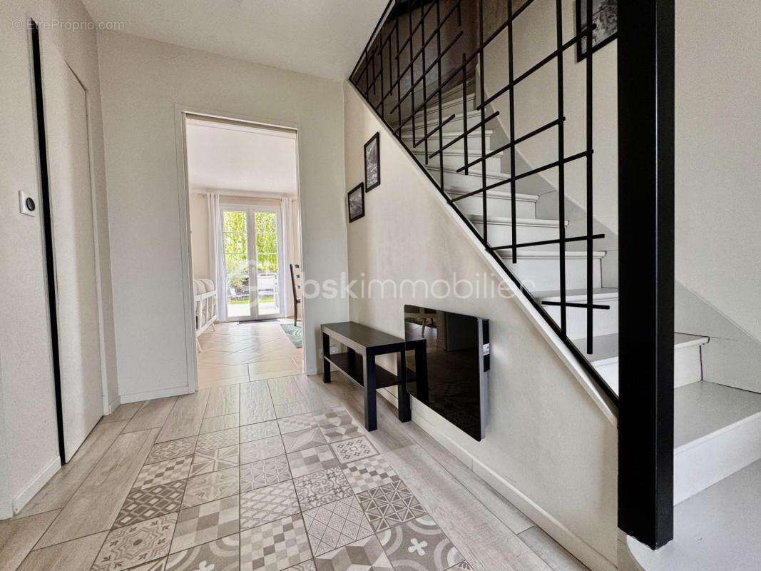 Maison à ESTREES-SAINT-DENIS