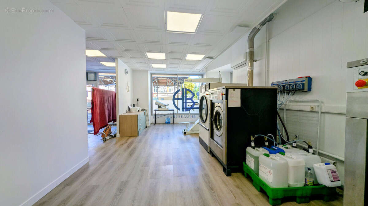 Commerce à SAINT-ETIENNE-DE-SAINT-GEOIRS