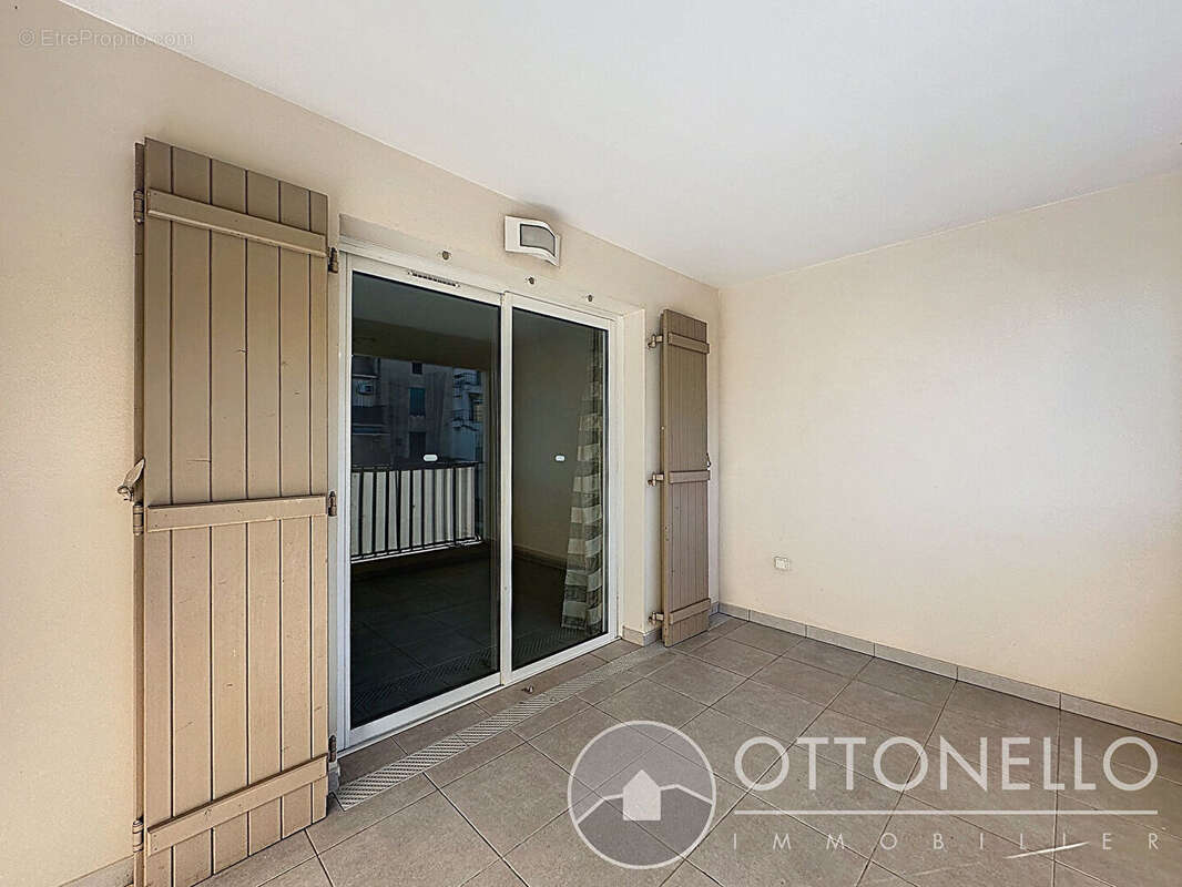 Appartement à ROQUEBRUNE-SUR-ARGENS