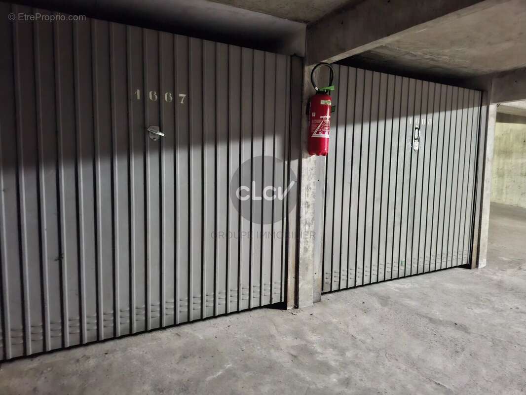 Parking à LYON-9E