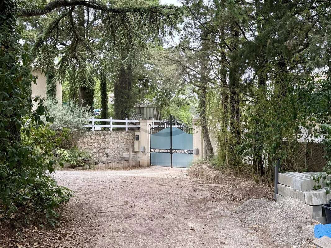 Terrain à AIX-EN-PROVENCE