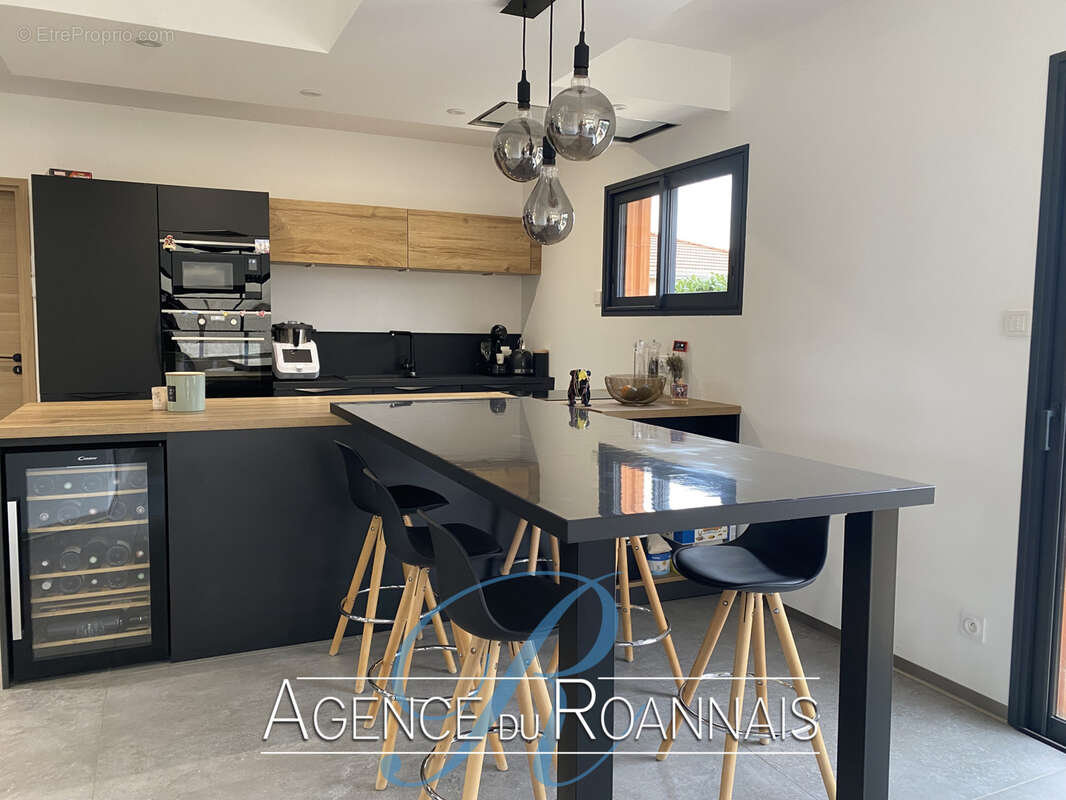 Maison à POUILLY-SOUS-CHARLIEU