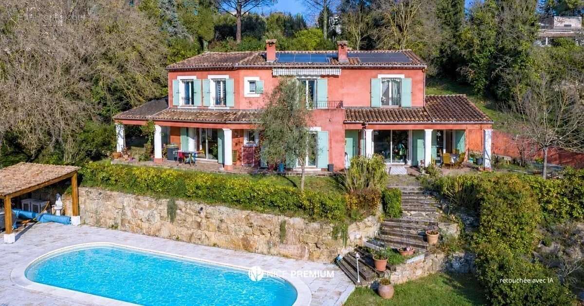 Maison à CHATEAUNEUF-GRASSE