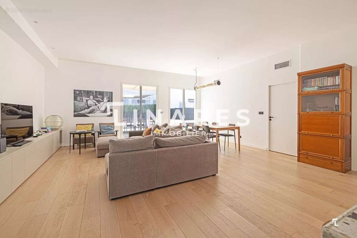 Appartement à MARSEILLE-1E