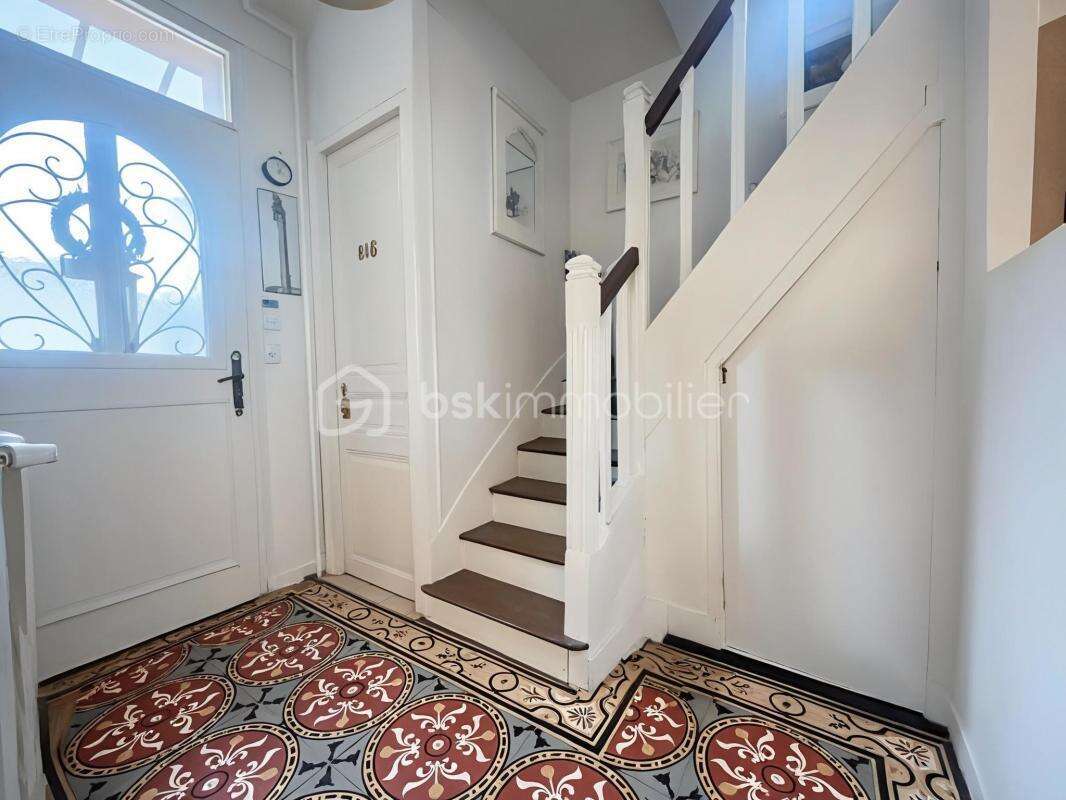 Maison à SAINTE-GENEVIEVE-DES-BOIS