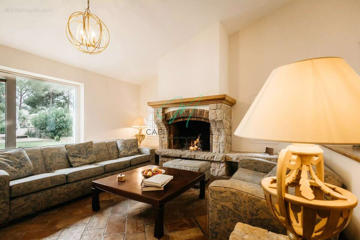 Maison à ROQUEFORT-LES-PINS
