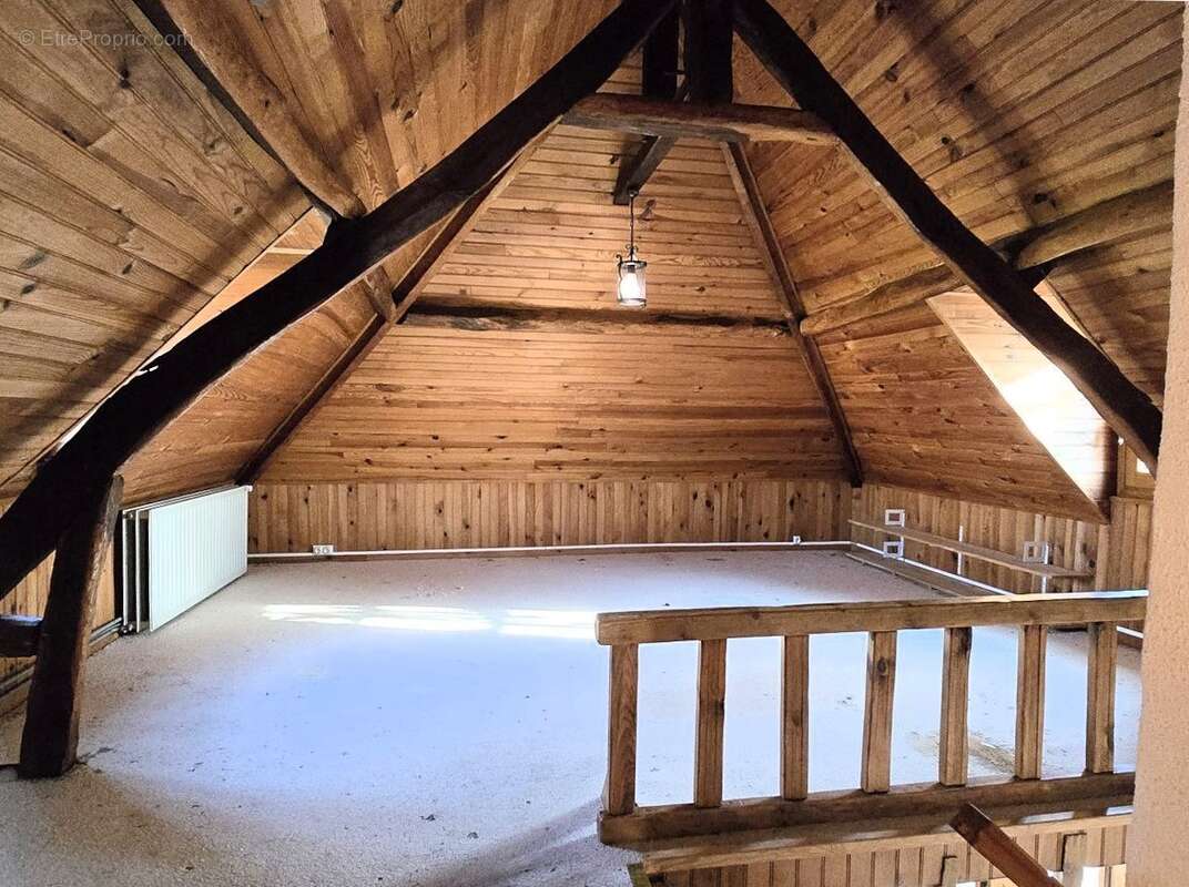 Palier (possibilité chambre) - Maison à SAINT-THIBAULT