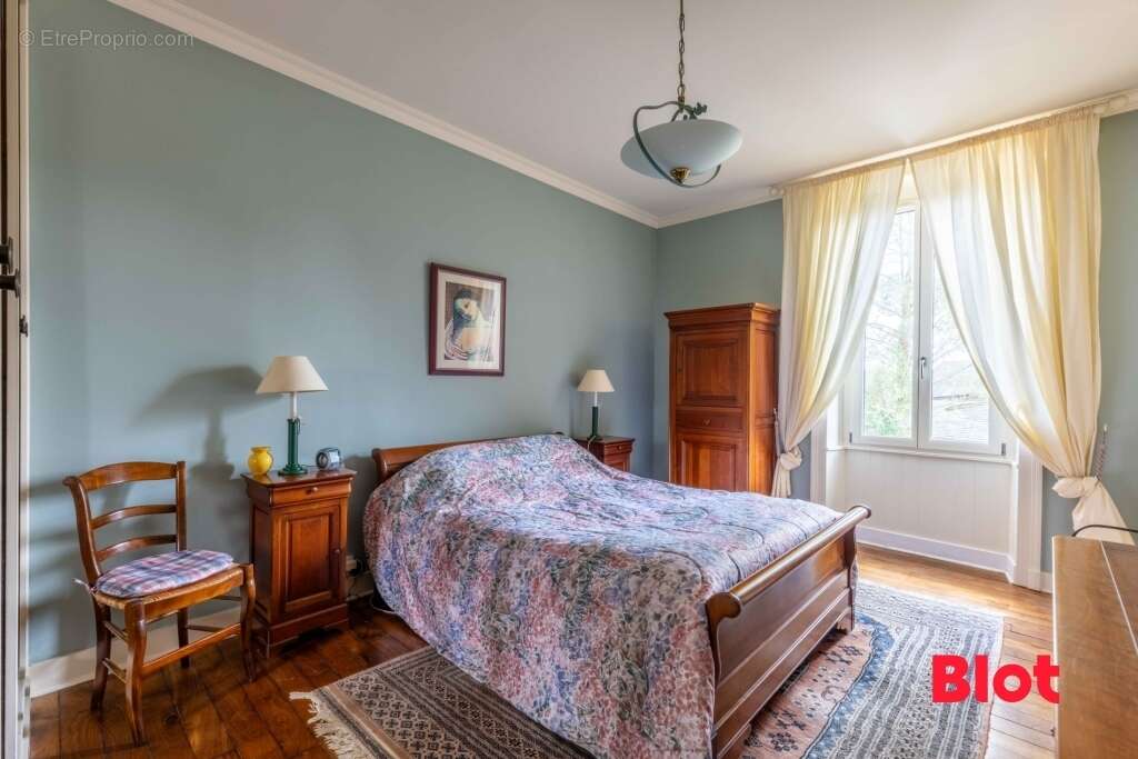 Maison à MONTFORT-SUR-MEU