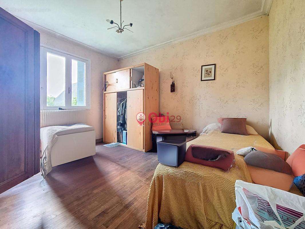 Maison à CHATEAUNEUF-DU-FAOU