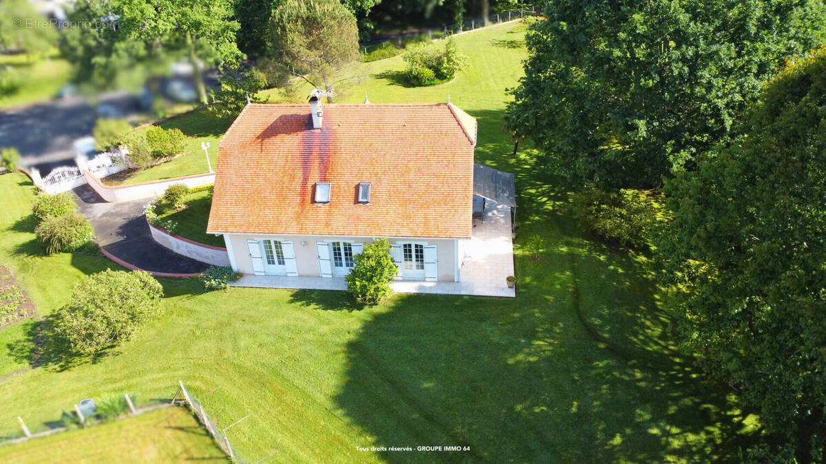 Maison à SAUVAGNON