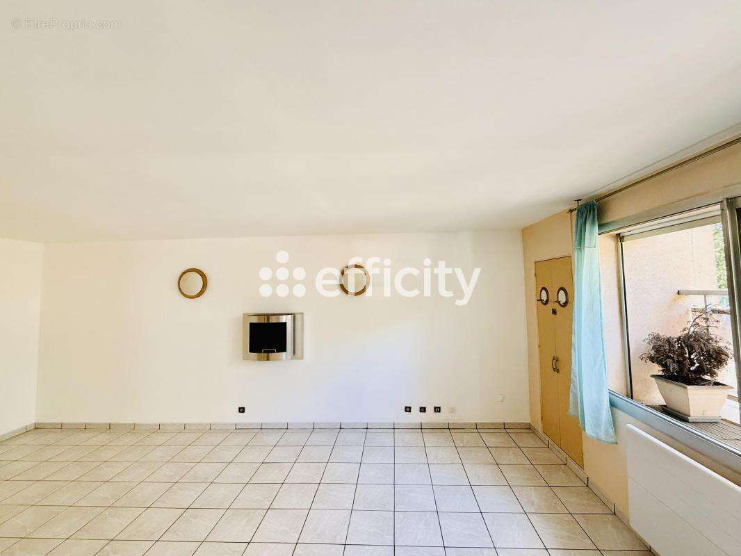 Appartement à MONTROUGE