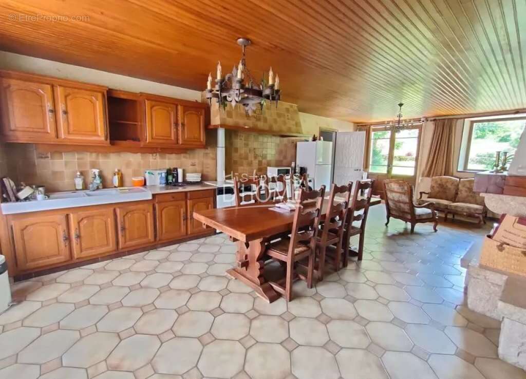 Maison à BERNAY-VILBERT