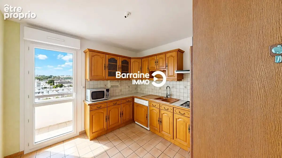 Exclusivité menez-paul : dernier étage, appartement t4 - ascenseur - deux balcons et parking - photo 7