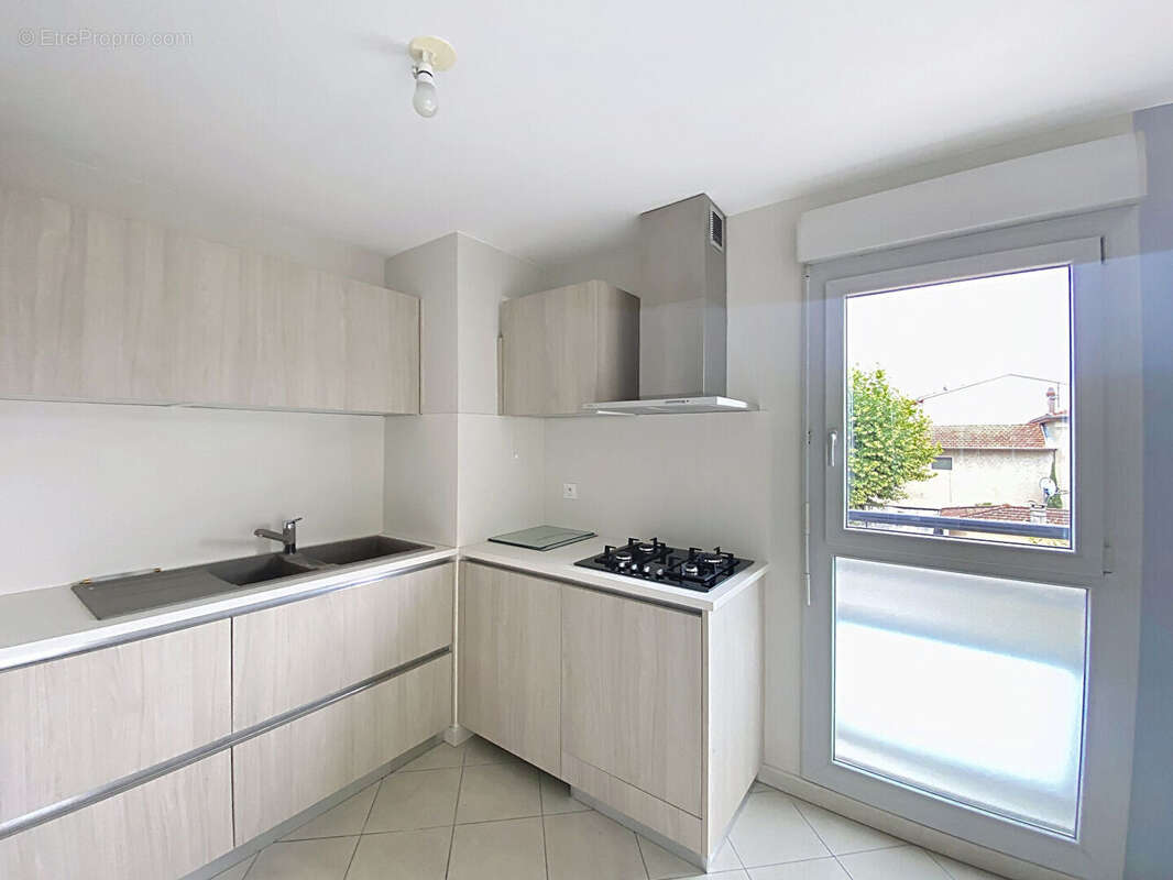 Genas appart T3  64m² jamais habité +Garage Double - photo 4