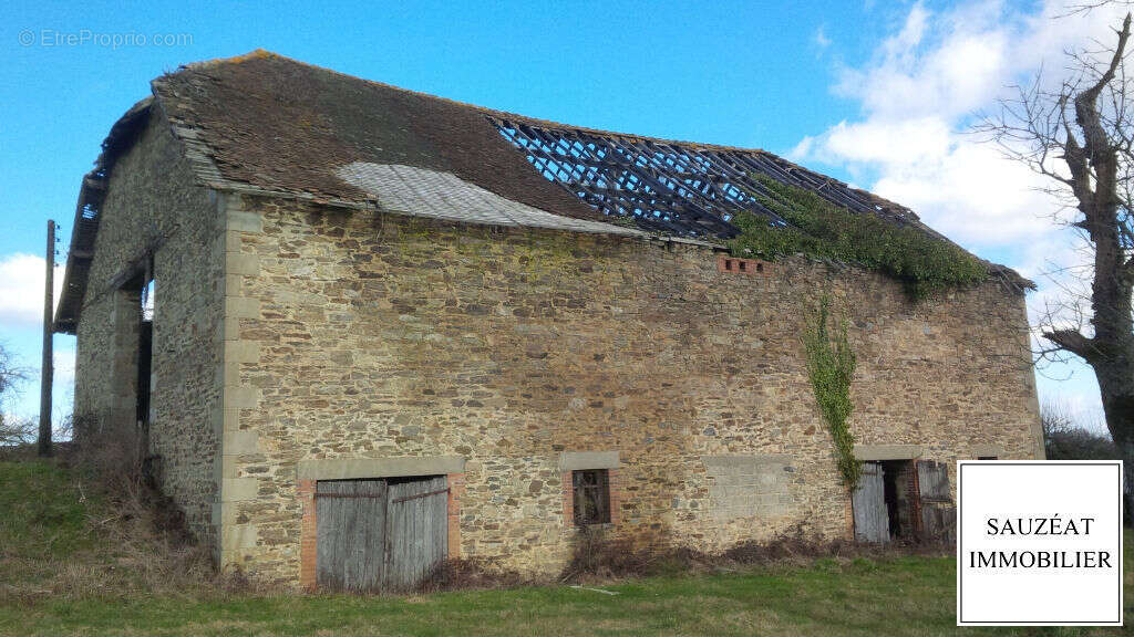 Terrain à MAGNAC-BOURG