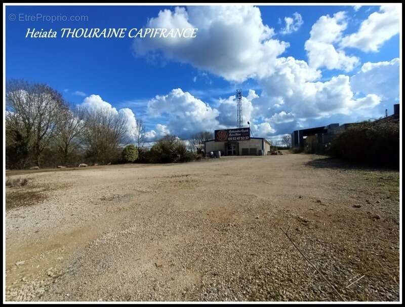 Commerce à AZAY-LE-BRULE