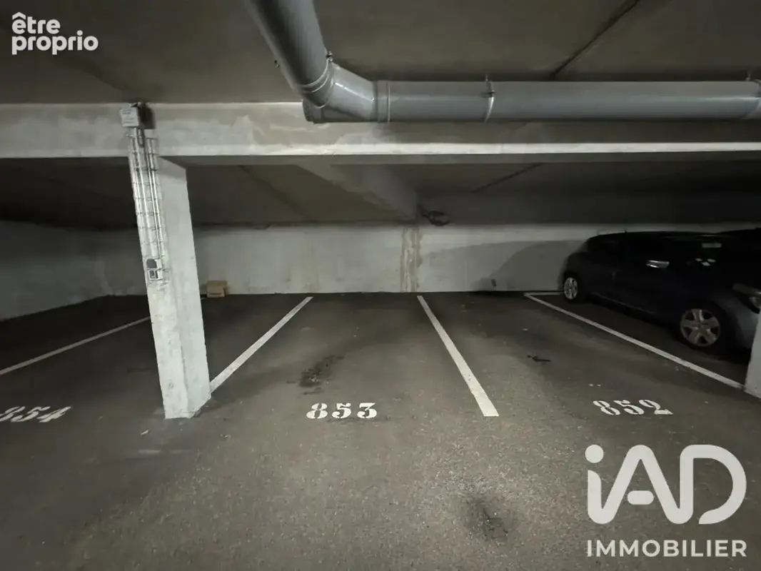 Photo 1 - Parking à SAINT-SEBASTIEN-SUR-LOIRE