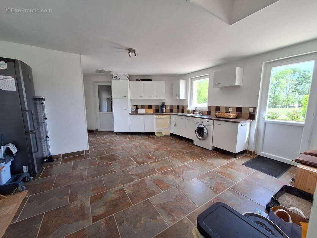 Maison 250 m² à Sainte-Severe  - photo 7