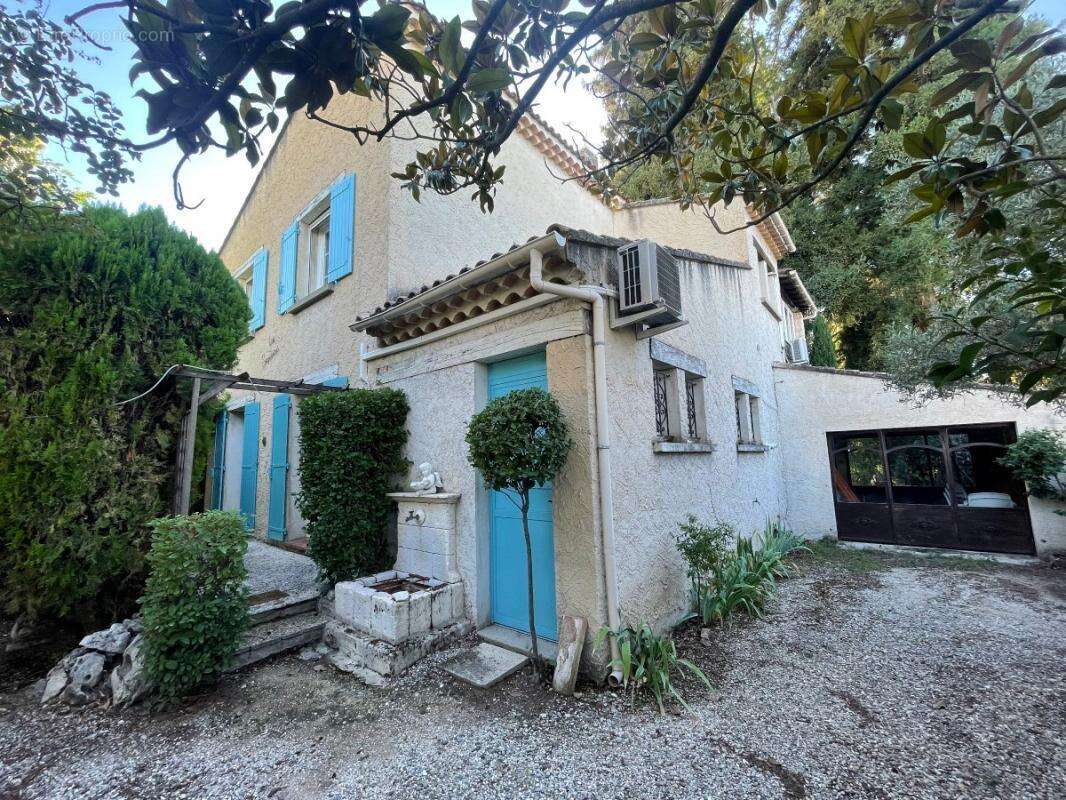 Maison à L&#039;ISLE-SUR-LA-SORGUE