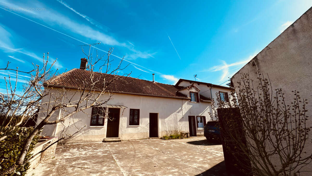 Longère bourguignonne située dans le secteur d' ISLAND au prix de 246 100 €. - photo 4