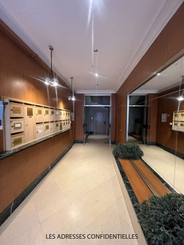 LYON 2 - Cœur  presqu'île dans superbe copropriété - Bel appartement  3 pièces - photo 10