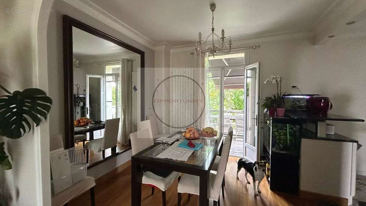 Maison 130 m² à Bondy  - photo 2