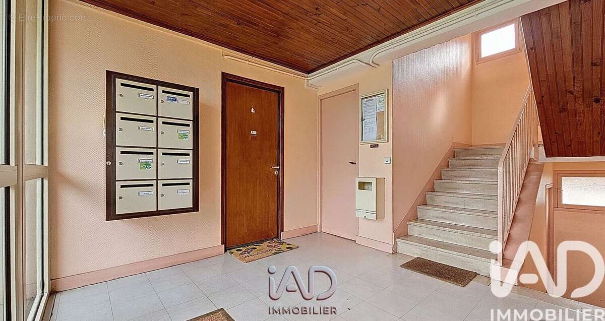 Photo 8 - Appartement à SAINTE-GENEVIEVE-DES-BOIS