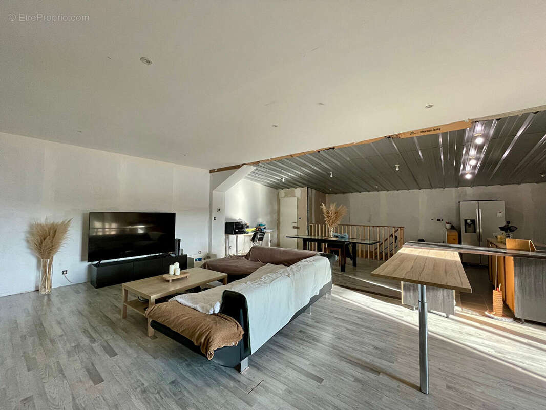 Ensemble immobilier a usage commercial ou artisanal et d'habitation - photo 10