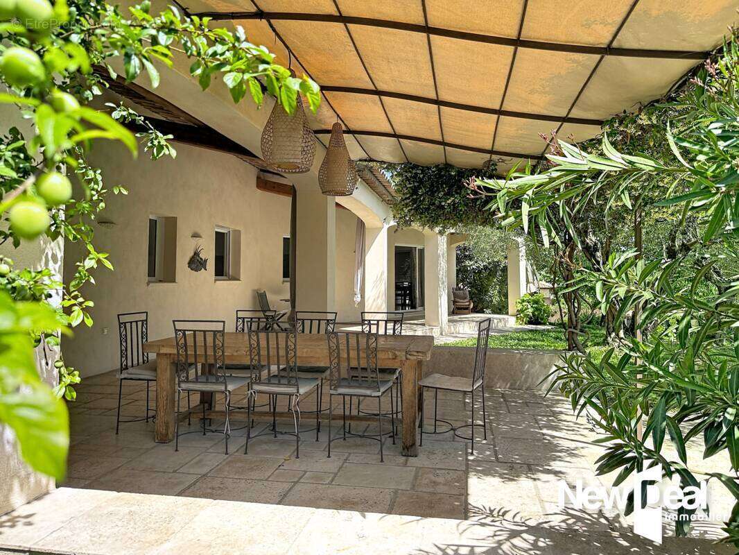 MONTAUROUX Vue imprenable pour cette villa contemporaine  d’environ 225 m² - photo 21