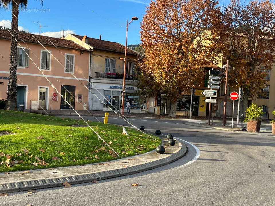 Commerce à LA TRINITE