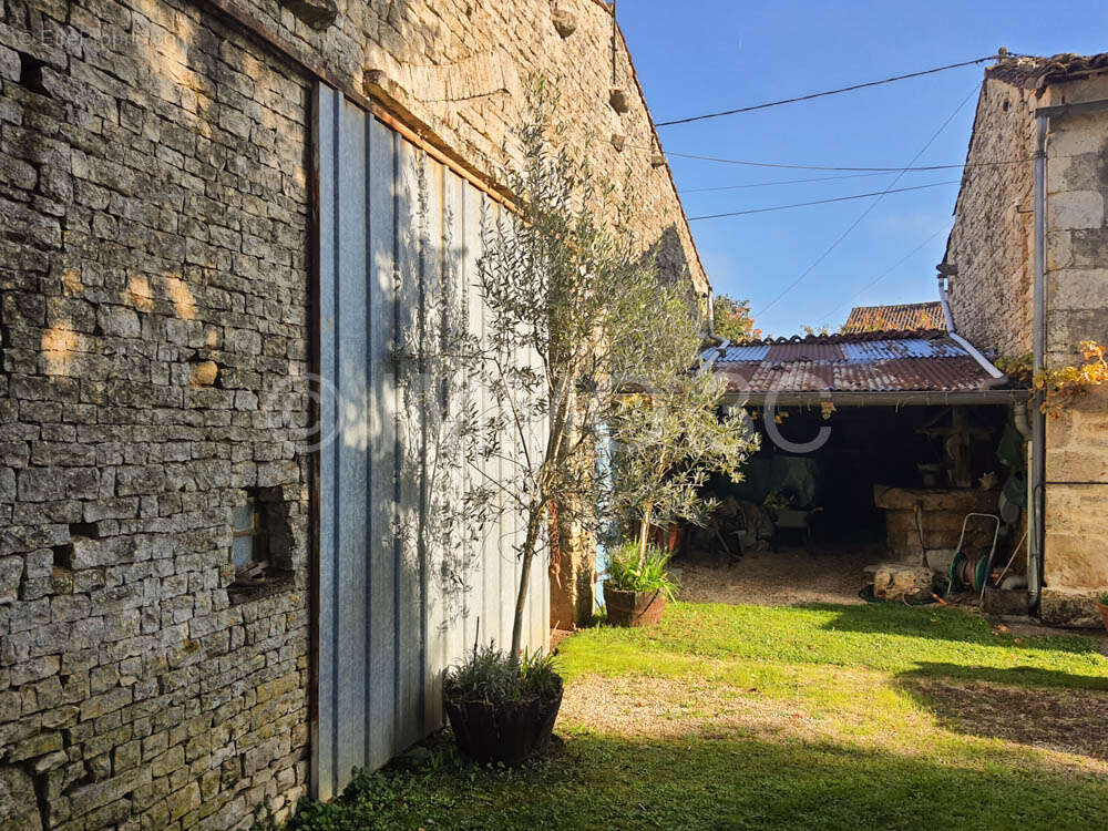 Maison à CHEF-BOUTONNE