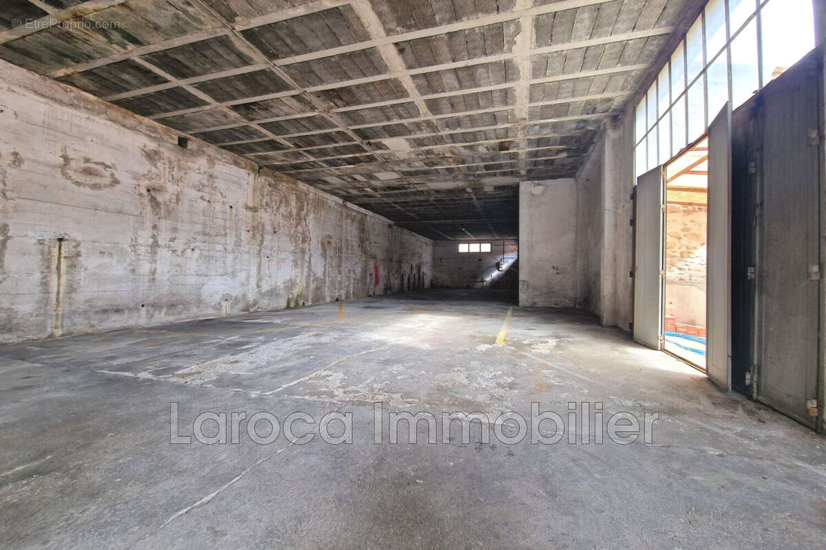 Parking à LE PERTHUS