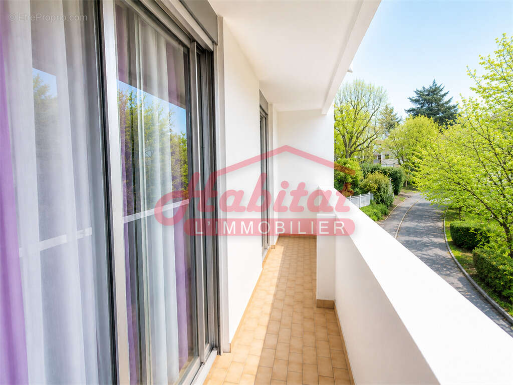 CHELLES - Appartement T4 avec 2 Chambres- Cave - Parkings - photo 3